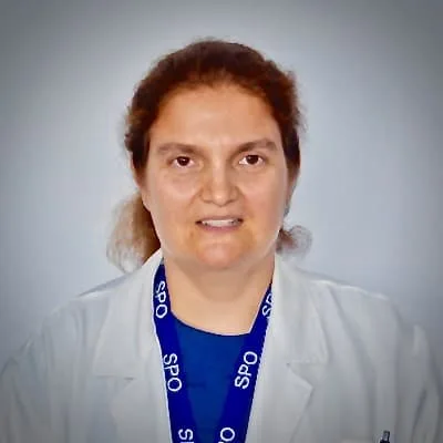 Dra. Carla Teixeira — Oftalmologista na Clinoftal